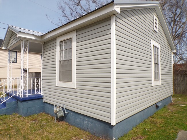 Building Photo - 2520 Ave U