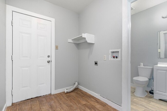 Building Photo - Affordable 2BD/1BA unit!