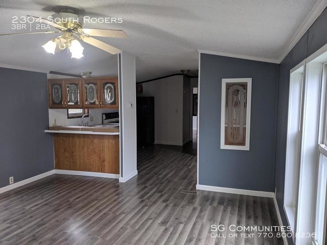 Building Photo - 2304 S Rogers St