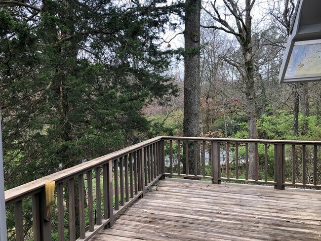 Building Photo - 3 bedroom, 2 Bath House Near University of...
