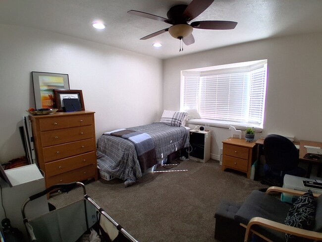 Building Photo - 1547 N 550 W