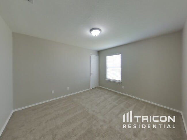 Building Photo - 2714 Moonrock