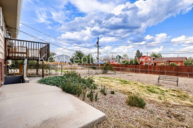 Building Photo - 7950 Patricia Dr