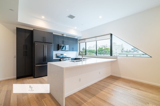 Building Photo - Elegant 3 Bedroom / 2.5 Bathroom Home in LA