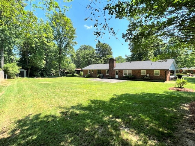 Building Photo - ~~ Spectacular Updated Ranch Home ~~