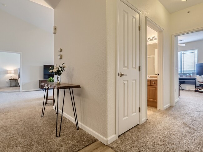 Building Photo - 9538 W San Juan Cir