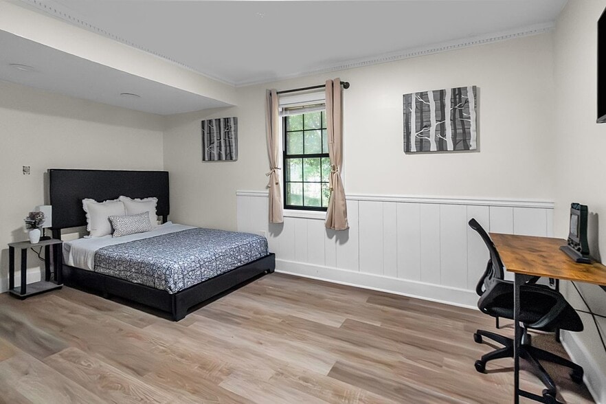 Building Photo - 1812 Wiggins Cir SW