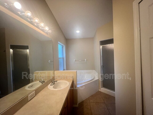 Building Photo - 2537 Hickory Oak Blvd
