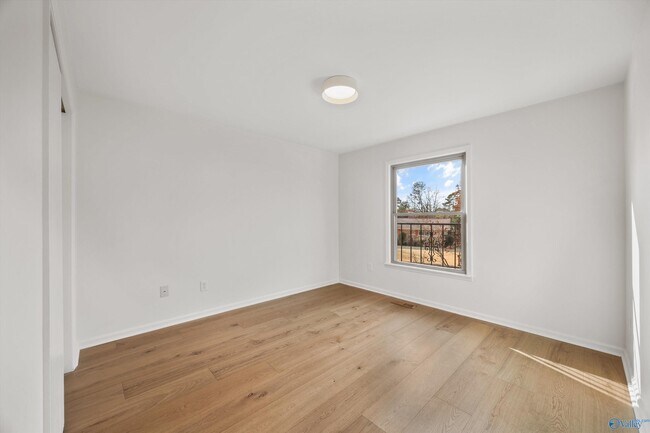 Building Photo - 8003 Brookfield Cir SE