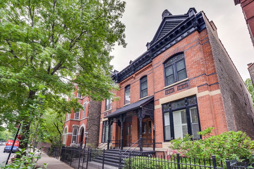 Building Photo - 2238 N Geneva Terrace