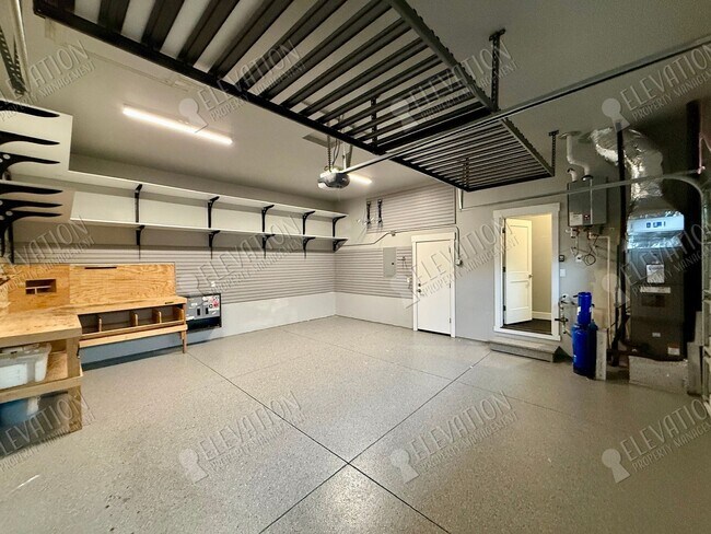 Building Photo - 62707 NW Mehama Dr