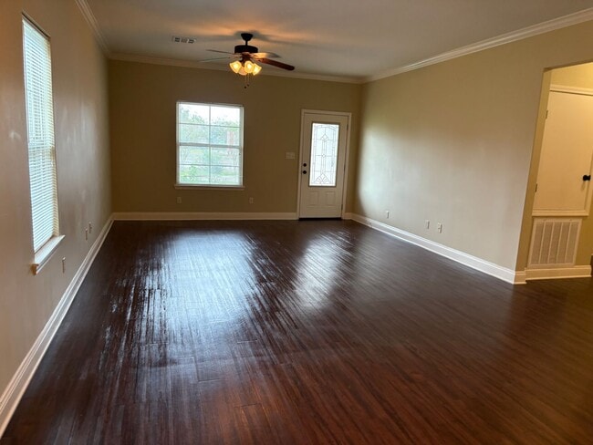 Building Photo - 4948 Common St