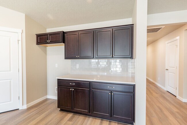 Building Photo - Perfect location for a 4 bed 2 bath with a...