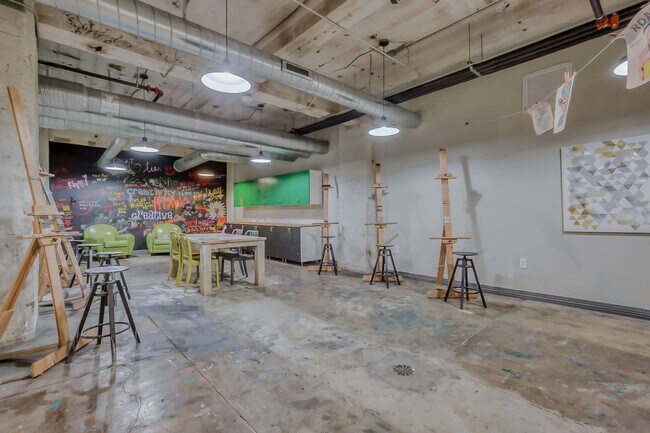 Building Photo - 500 S Ervay St