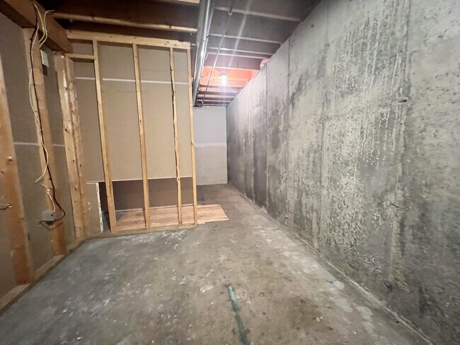 Building Photo - 16990 54th Ave