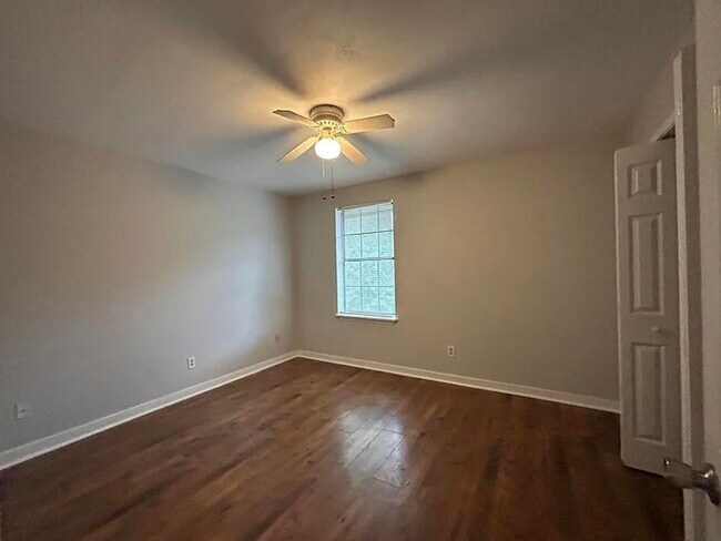 Building Photo - 3234 Nekoma Ln