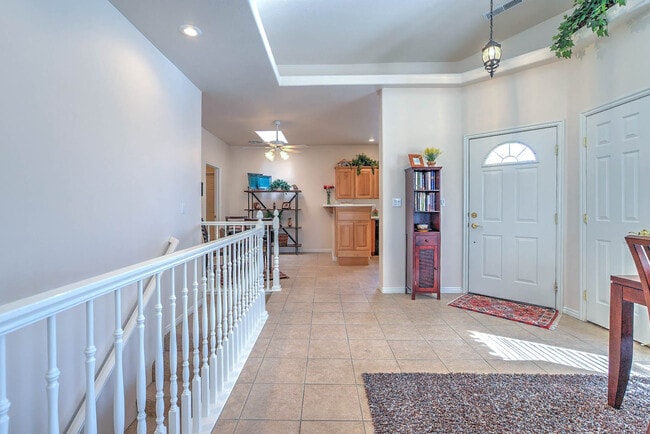 Building Photo - Fully Furnished Home. All utilities includ...