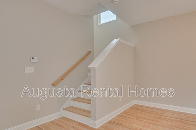 Building Photo - 34 Sherman St