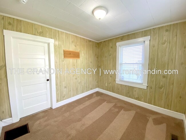 Building Photo - 1234 Buena Vista Blvd SE