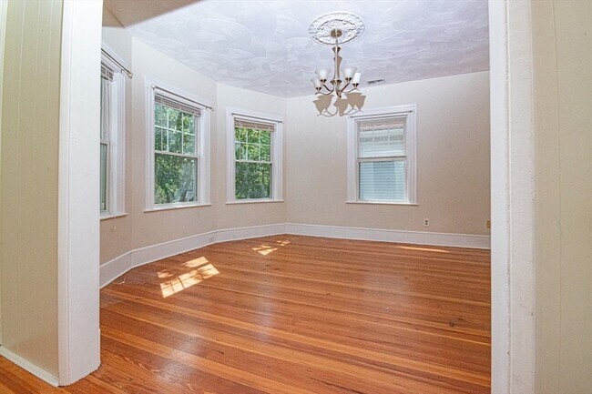 Building Photo - 21 Edison Green