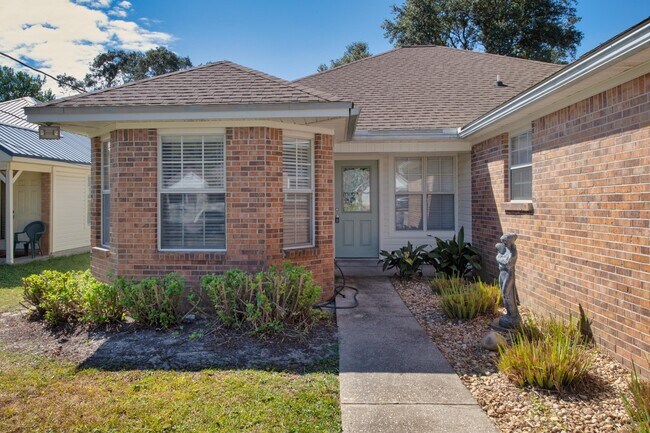 Building Photo - 202 Summer Ln