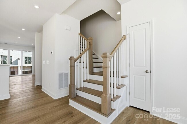 Building Photo - 3224 Drift St