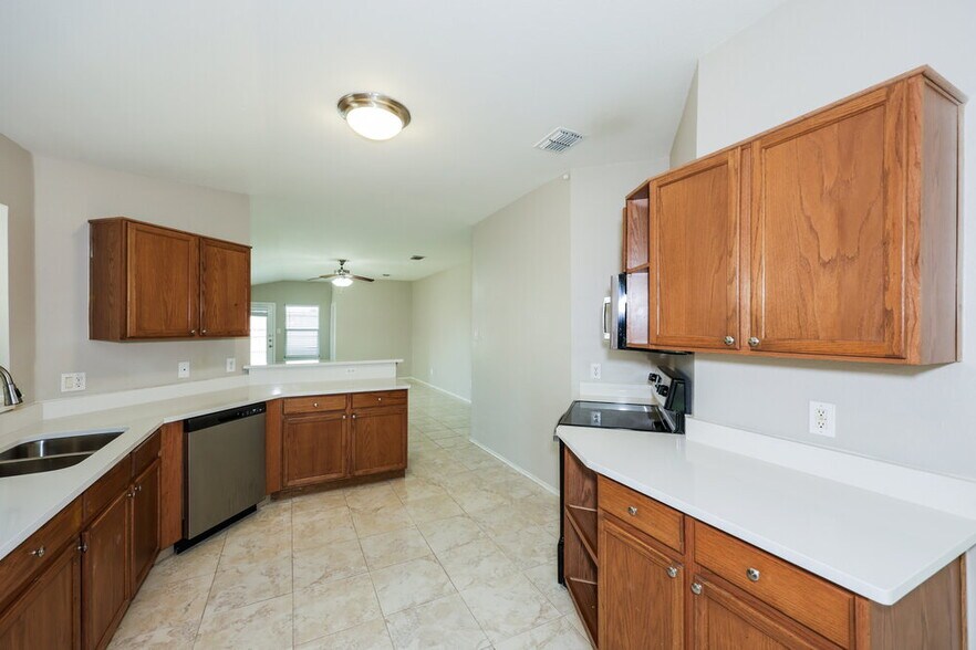 Building Photo - 4736 Cedar Springs Dr