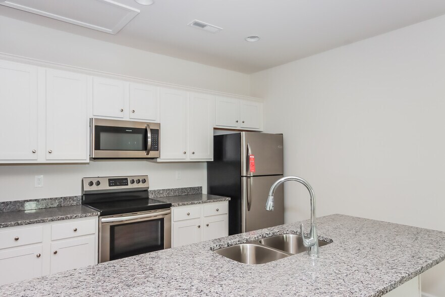 Building Photo - 196 Sharon School Rd