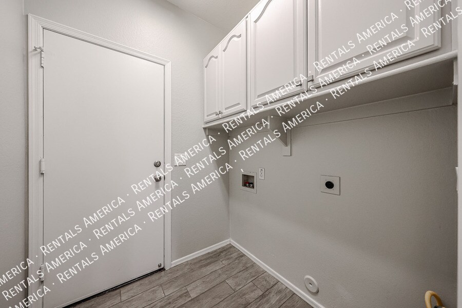 Building Photo - 153 S Garnet Rd