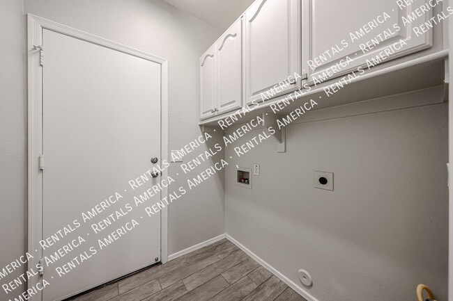 Building Photo - 153 S Garnet Rd