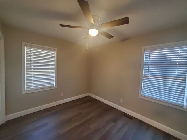 Building Photo - 1208 Hillsboro St