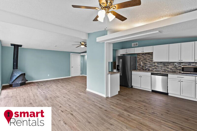 Building Photo - 825 Bobbins Ln