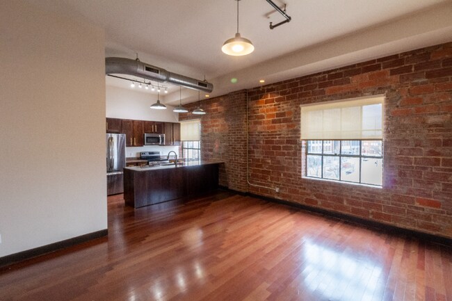 Building Photo - 107 N Detroit Ave