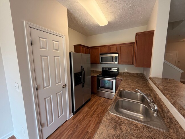 Building Photo - 3 Bed 2.5 Bath Townhome in Brentwood