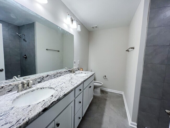 Building Photo - 1106 Crater Lake Way