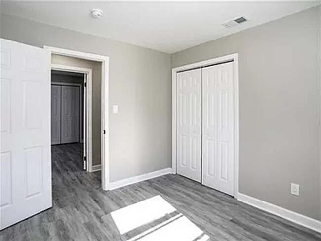 Building Photo - pet-friendly!