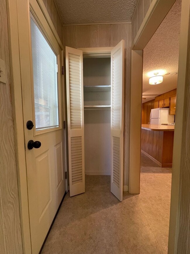 Building Photo - Cozy 3-Bed, 2-Bath Retreat in Serene Neigh...