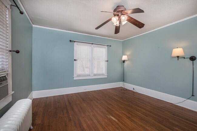 Building Photo - Charming Craftsman Home in Montford