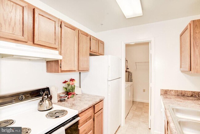 Building Photo - 1100 Fleetwood Ct
