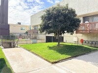 Building Photo - 331 S New Ave