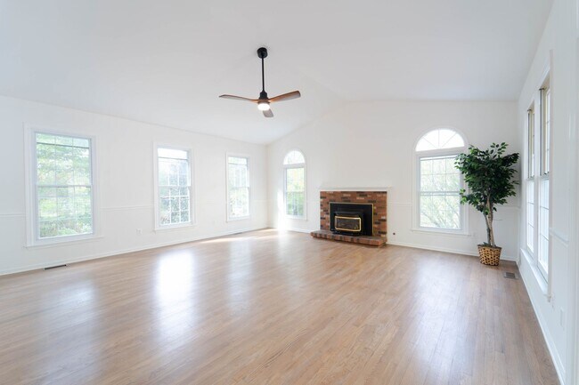 Building Photo - Fabulous Home in Aquia Harbor