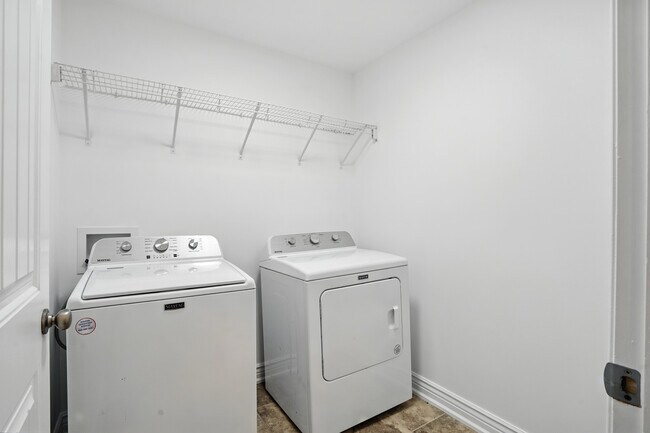 Building Photo - 5713 Camden Cir