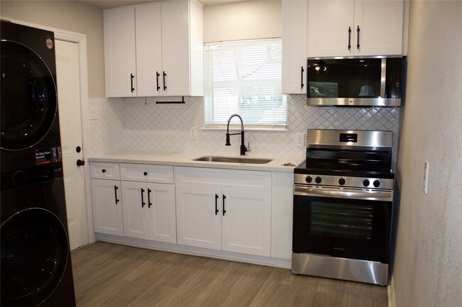 Building Photo - 1323 E 32nd 1/2 St