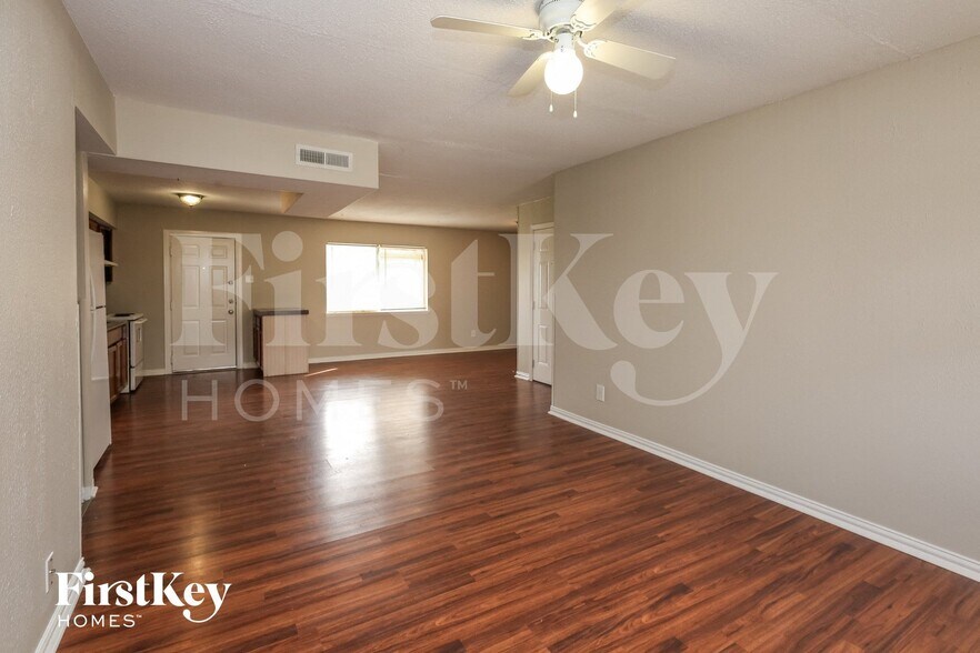 Building Photo - 4013 Commonwealth Dr