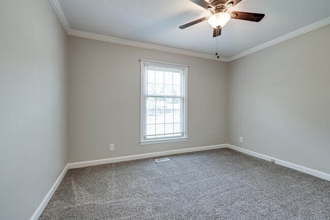 Building Photo - 114 Cottonwood Dr