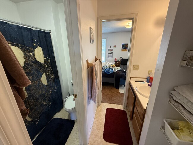 Building Photo - 160 Westview Ln