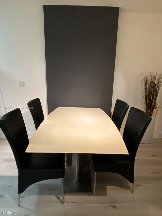 Building Photo - 2 br, 2 bath Condo - 325 S Biscayne Blvd A...