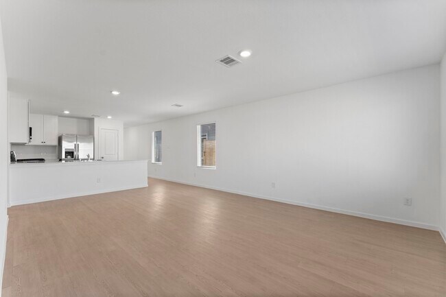 Building Photo - 25392 Carnation Ct