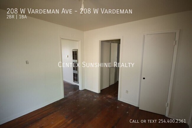 Building Photo - 208 W Vardeman Ave