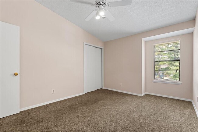 Building Photo - 6040 Grelot Rd